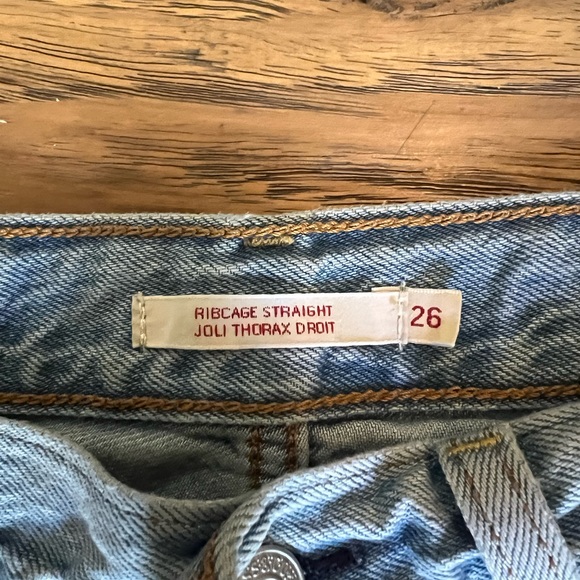 Adorable Levis - Picture 2 of 3
